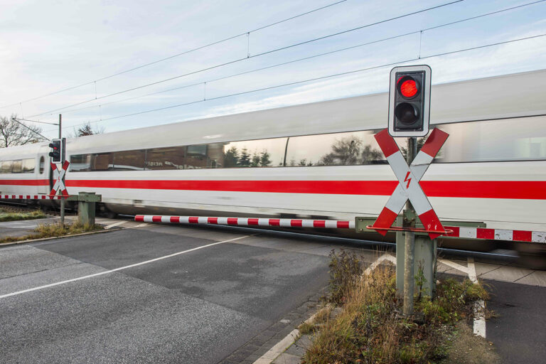 Höhenungleicher Ersatz von Bahnübergängen